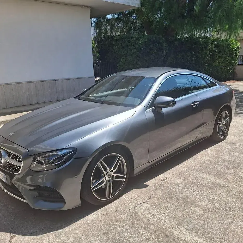 Usata Mercedes E300 Premium 245 CV (180 kW) 2019 Grigio Coupé