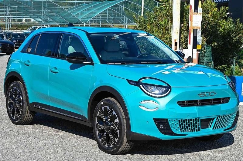Usata Fiat 600 La Prima 101 CV (74 kW) 2024 Blu SUV