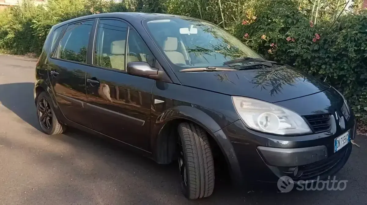 Usata Renault Scénic III 110 CV (80 kW) 2009 Grigio Monovolume