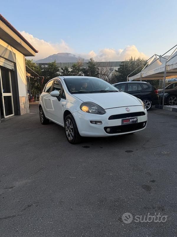Usata Fiat Punto Easy 77 CV (56 kW) 2012 Bianco Utilitaria