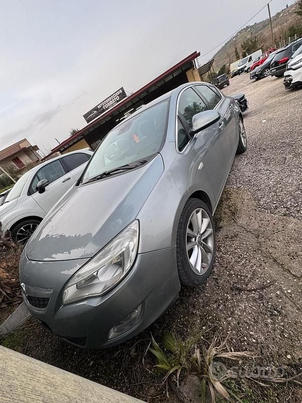 Usata Opel Astra 110 CV (80 kW) 2012 Grigio Berlina