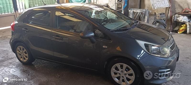 Usata Kia Rio 84 CV (61 kW) 2016 Grigio Utilitaria