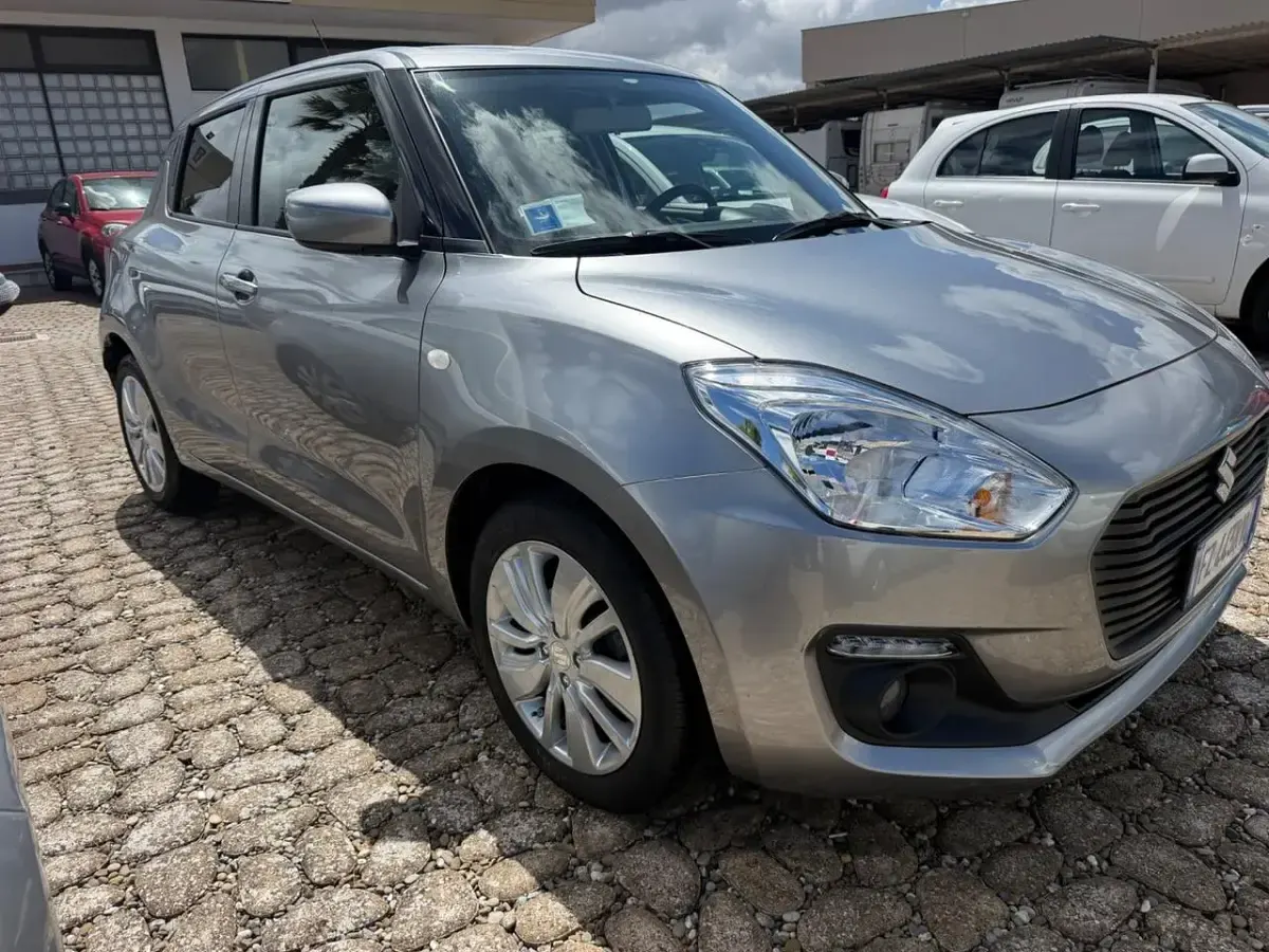 Usata Suzuki Swift 89 CV (65 kW) 2020 Grigio Utilitaria