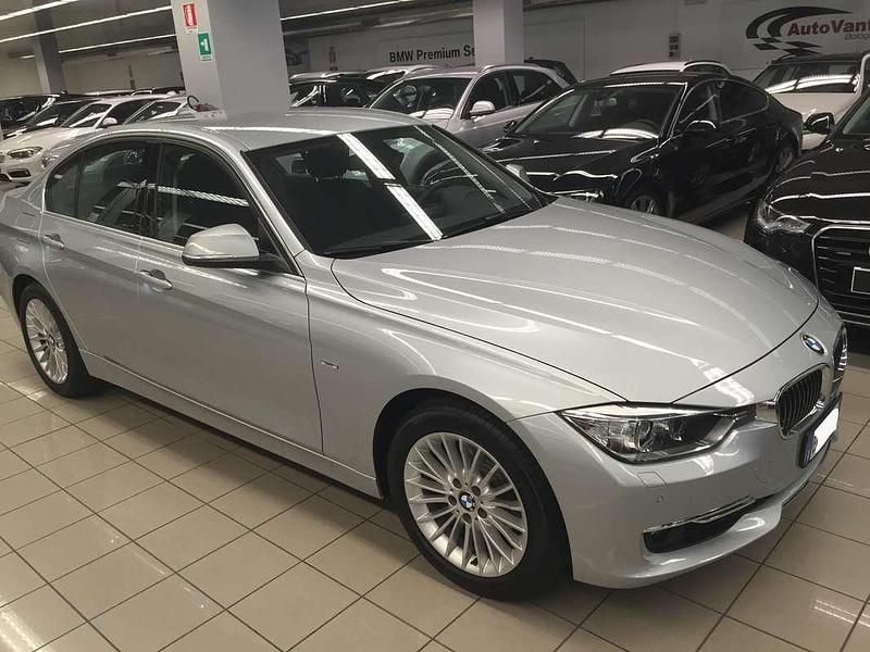 Usata BMW 320 Luxury Line 185 CV (136 kW) 2012 Argento Berlina