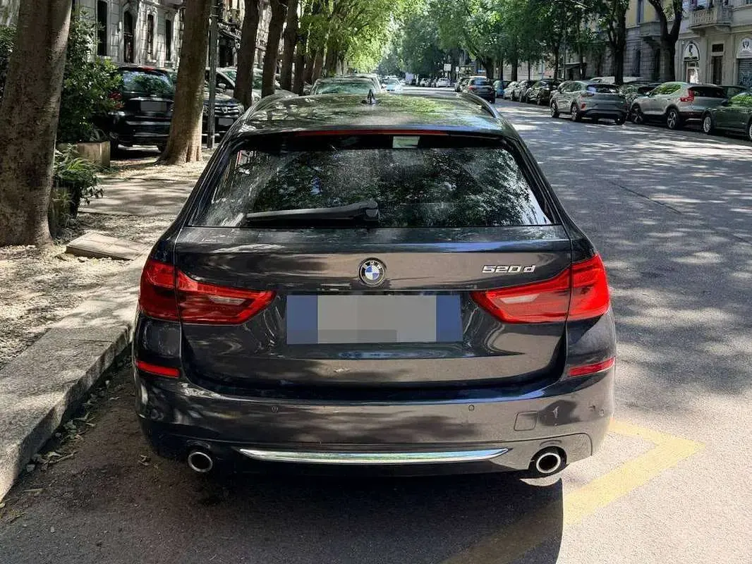 Usata BMW 520 Luxury Line 190 CV (139 kW) 2019 Grigio Station wagon