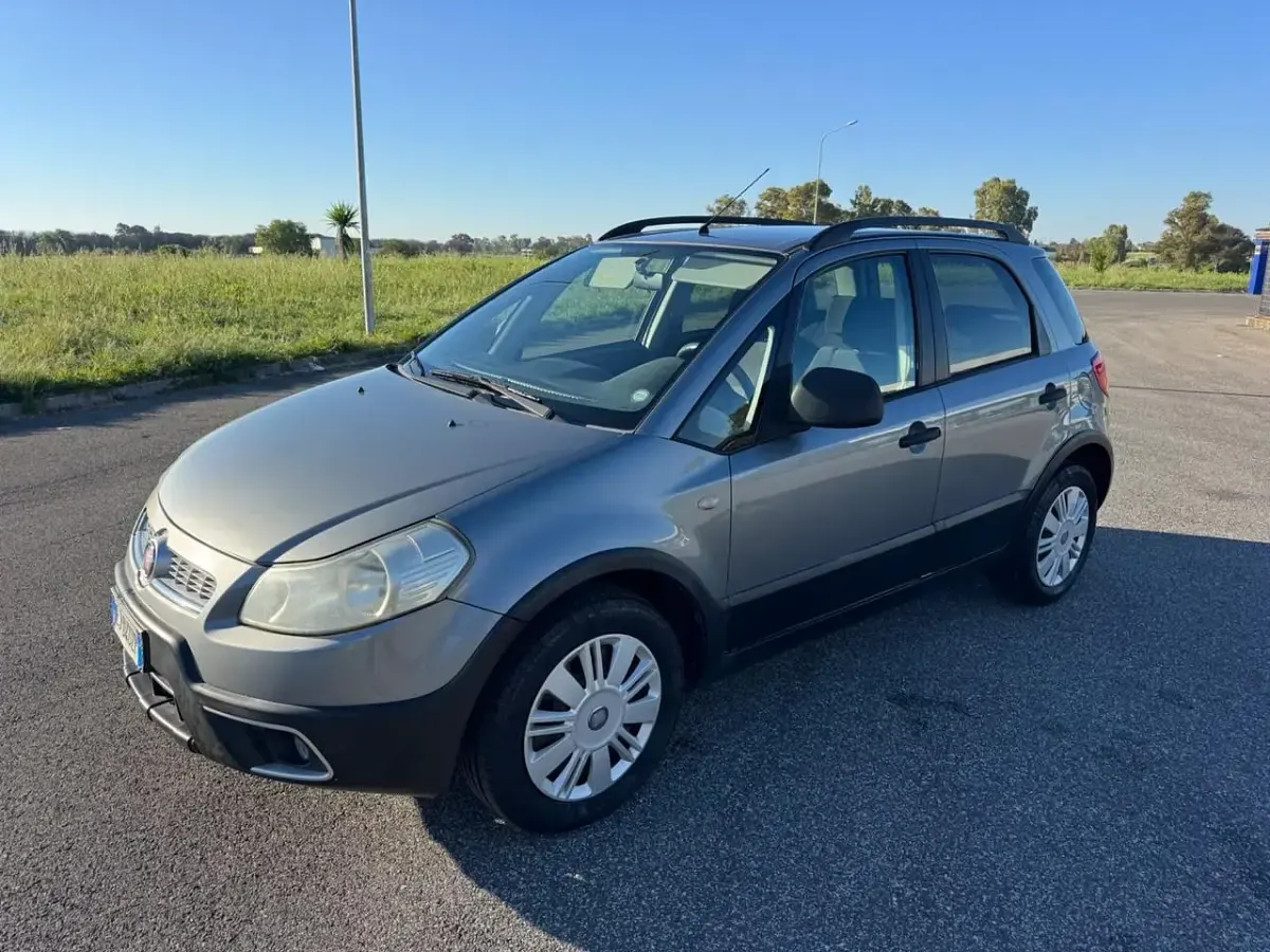Usata Fiat Sedici Emotion 119 CV (87 kW) 2012 Argento SUV