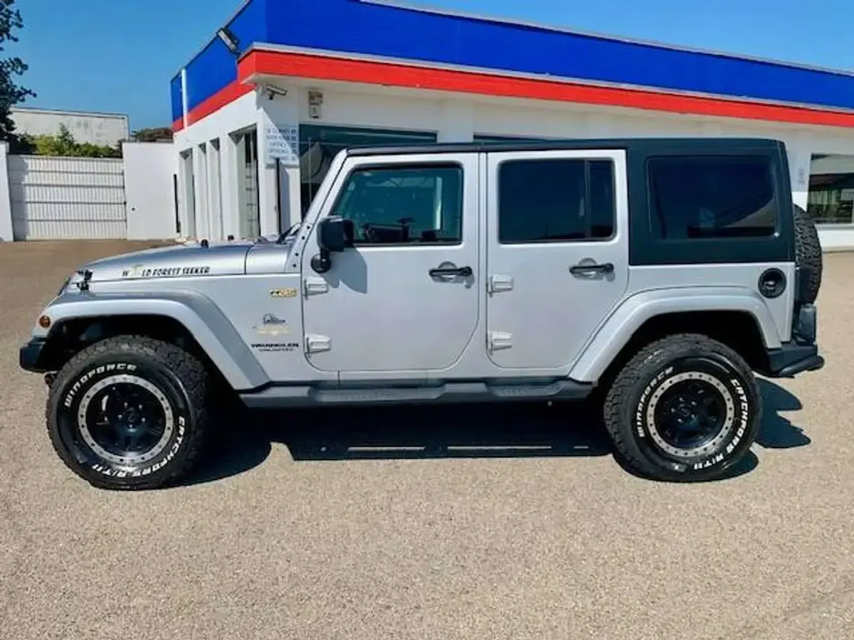 Usata Jeep Wrangler Sahara 199 CV (146 kW) 2011 Argento SUV