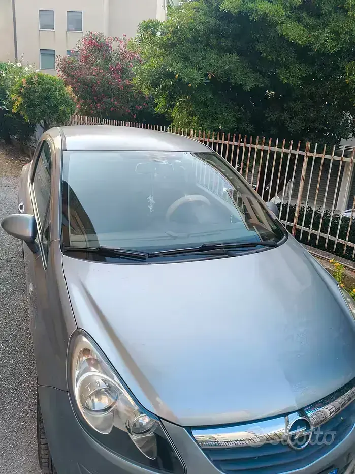 Usata Opel Corsa Edition 75 CV (55 kW) 2011 Grigio Utilitaria