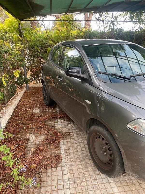 Usata Lancia Ypsilon 80 CV (58 kW) 2015 Grigio Utilitaria