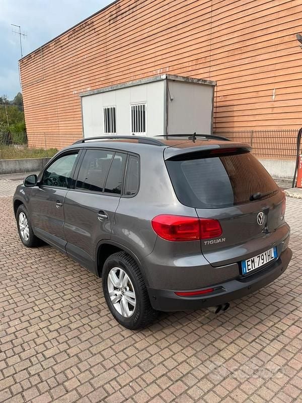 Usata VW Tiguan 140 CV (102 kW) 2012 Grigio SUV
