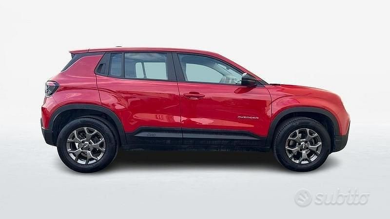 Usata Jeep Avenger Longitude 100 CV (73 kW) 2023 Rosso SUV