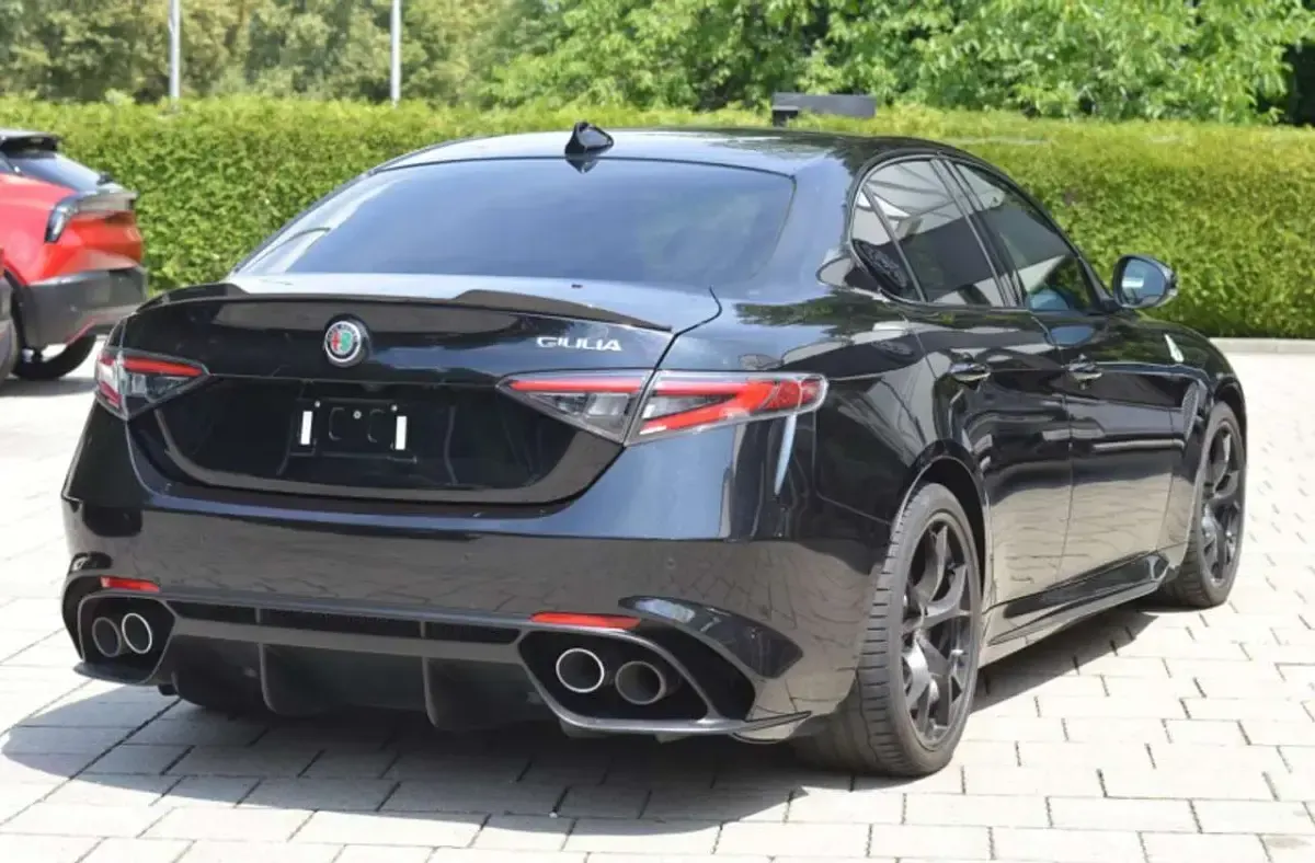 Usata Alfa Romeo Giulia Quadrifoglio 519 CV (381 kW) 2024 Nero Berlina