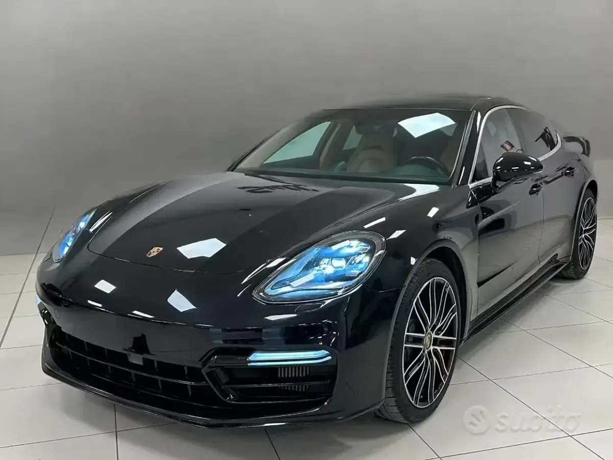 Usata Porsche Panamera 441 CV (324 kW) 2018 Nero Utilitaria