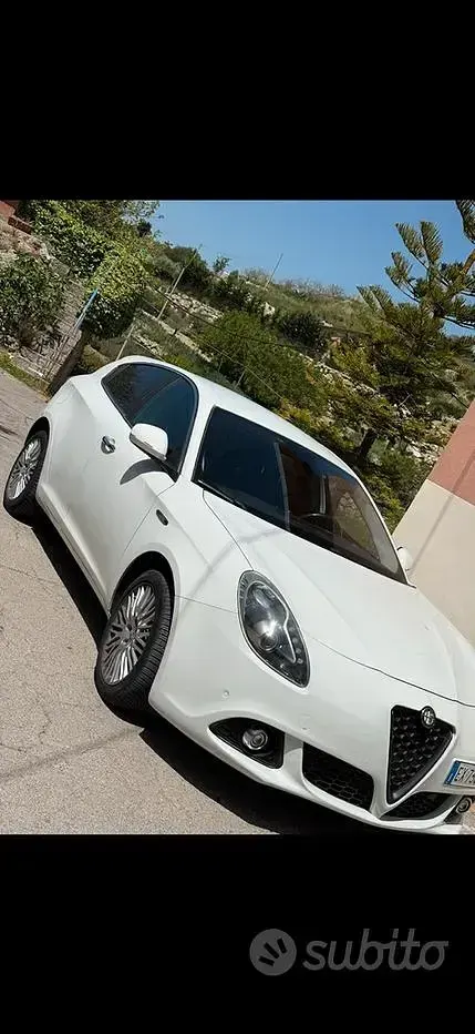 Usata Alfa Romeo Giulietta 105 CV (77 kW) 2014 Bianco Utilitaria