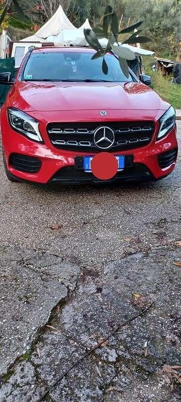Usata Mercedes GLA200 Premium 156 CV (114 kW) 2020 Rosso SUV