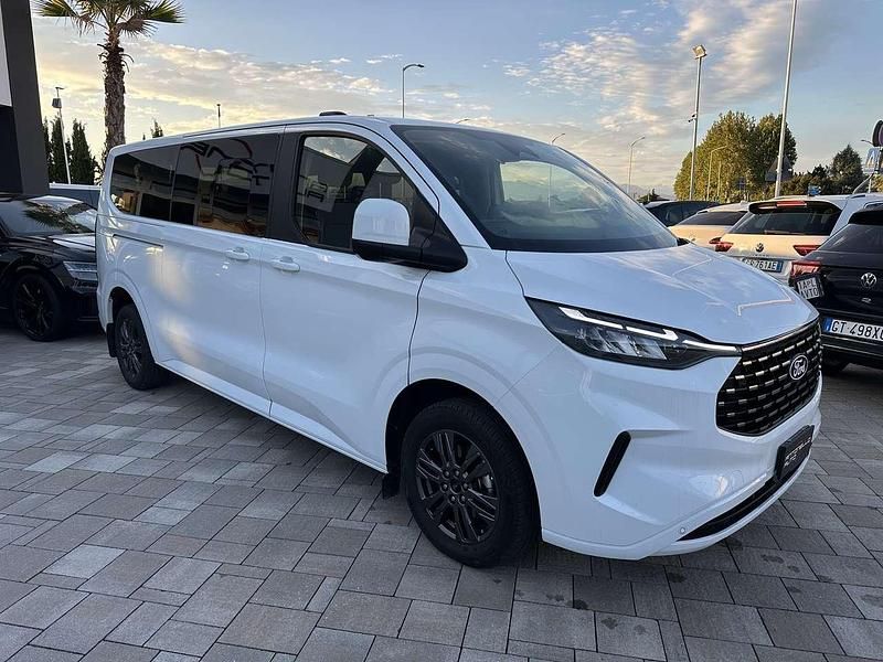 Nuova Ford Tourneo Titanium 170 CV (125 kW) 2025 Bianco frozen Monovolume