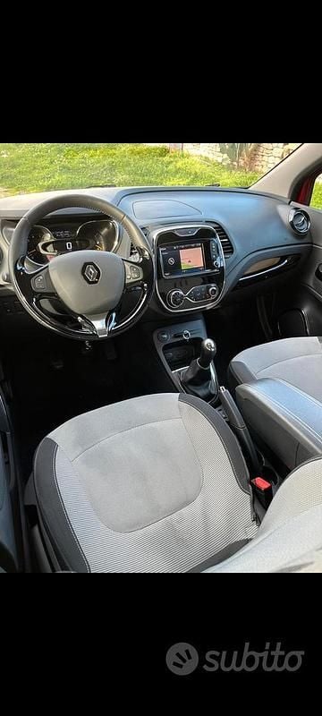 Usata Renault Captur 90 CV (66 kW) 2016 Rosso SUV