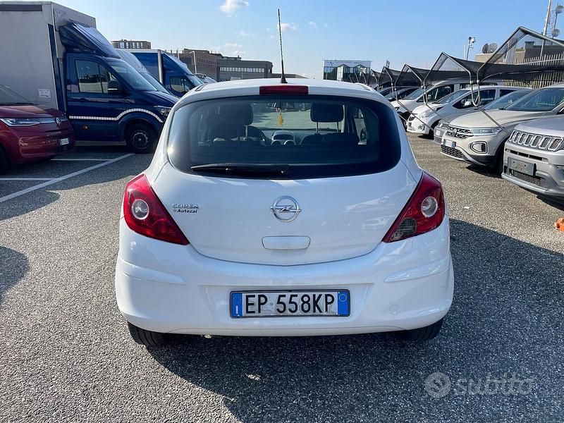 Usata Opel Corsa 86 CV (63 kW) 2012 Bianco Berlina