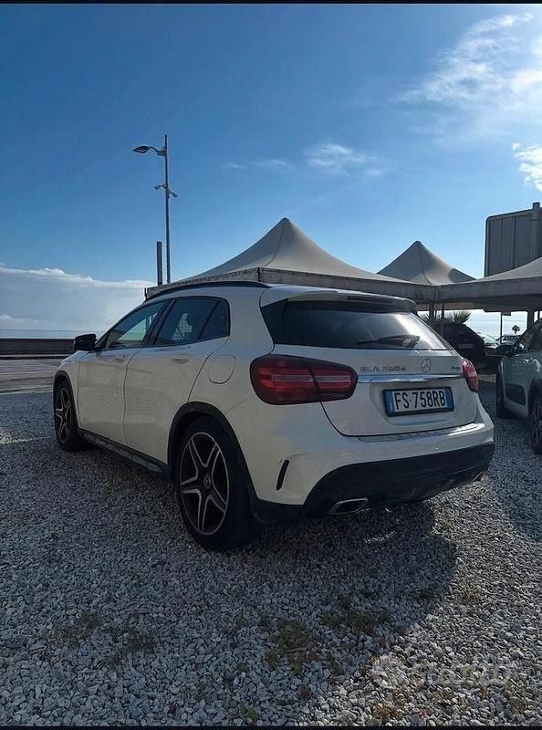 Usata Mercedes GLA200 Premium 135 CV (99 kW) 2018 Bianco SUV