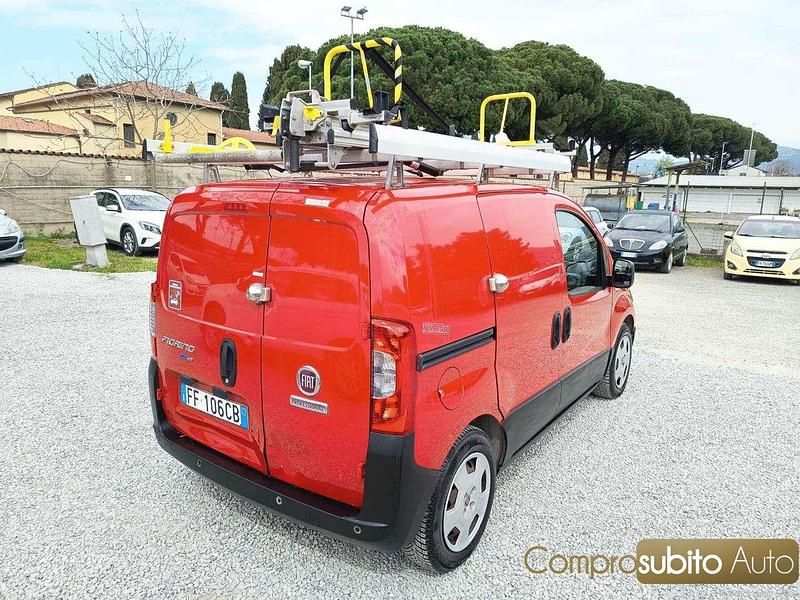 Begagnad Fiat Fiorino 80 HK (58 kW) 2016 Röd Minibuss