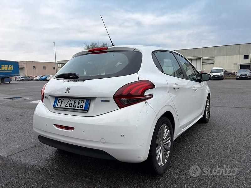 Usata Peugeot 208 Allure 82 CV (60 kW) 2017 Bianco Utilitaria