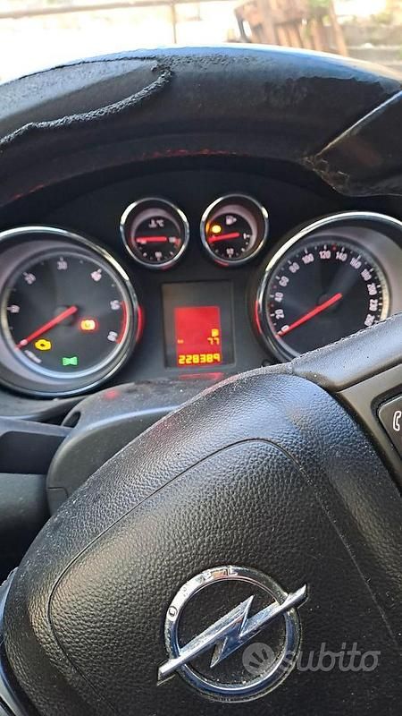 Usata 2010 Opel Insignia Station wagon | 2500 € (Ottimo prezzo) - Immagine 1/4