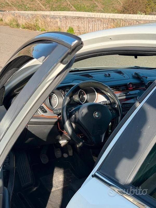 Usata Alfa Romeo Giulietta 109 CV (80 kW) 2011 Bianco Berlina