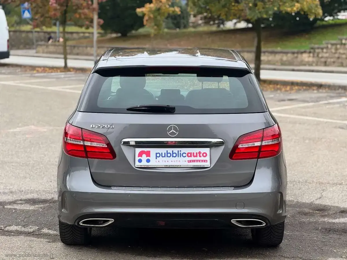 Usata Mercedes B220 Premium 177 CV (130 kW) 2016 Grigio Utilitaria