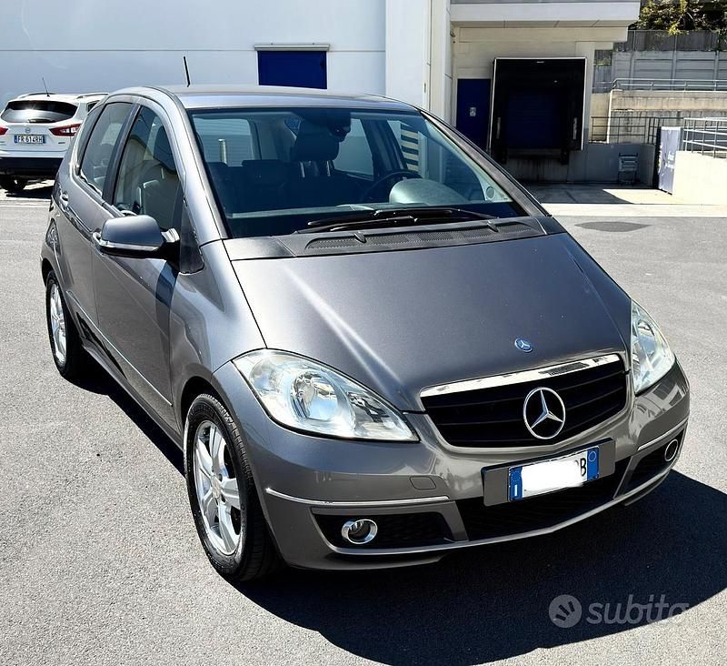Usata Mercedes A180 Elegance 110 CV (80 kW) 2010 Grigio Monovolume
