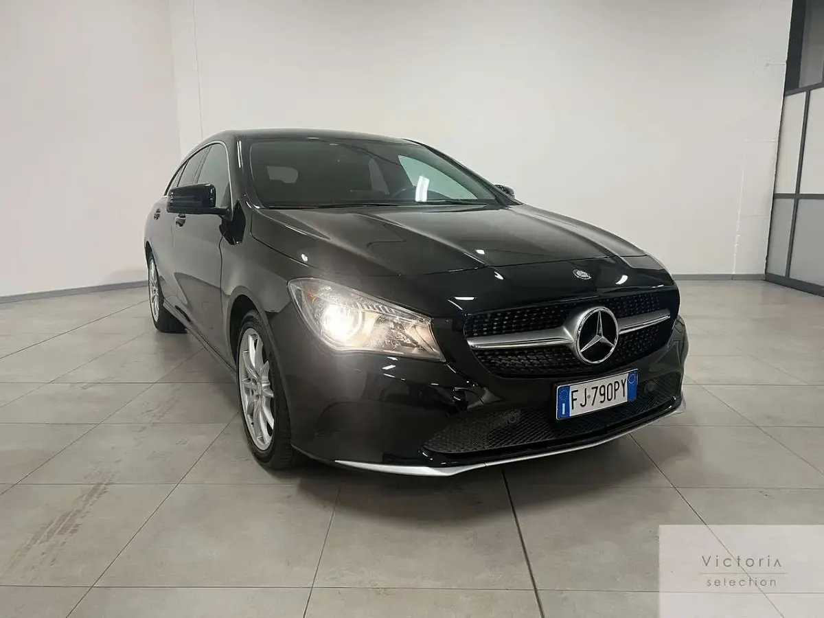 Usata Mercedes CLA180 Shooting Brake 109 CV (80 kW) 2017 Nero Station wagon