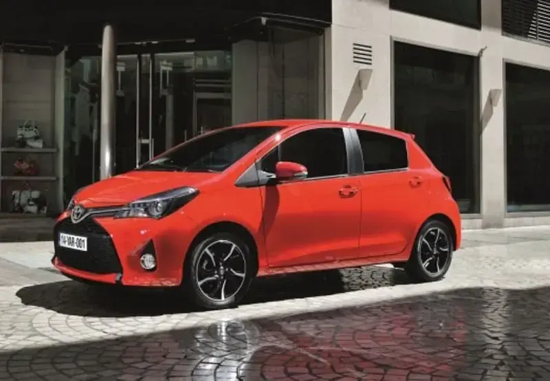 Usata Toyota Yaris Active 101 CV (74 kW) 2016 Bianco Utilitaria