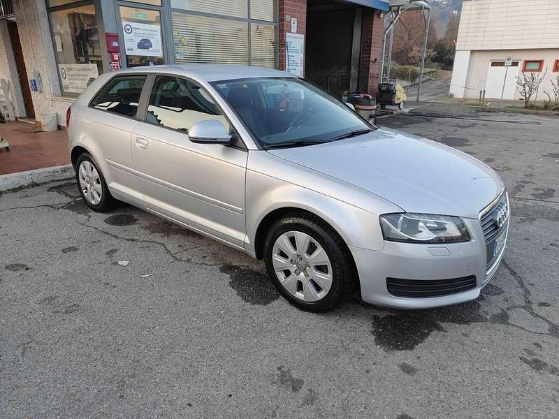 Usata Audi A3 Young 90 CV (66 kW) 2010 Argento Utilitaria