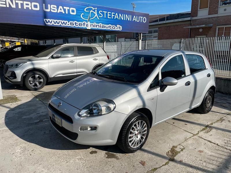Argento Usata 2016 Fiat Punto Street Tre volumi | 5750 € (Buon prezzo) - Immagine 1/4