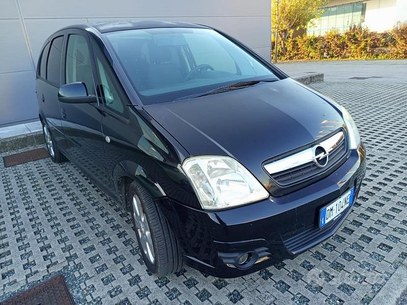 Usata 2008 Opel Meriva Monovolume | 2000 € (Cara) - Immagine 1/4