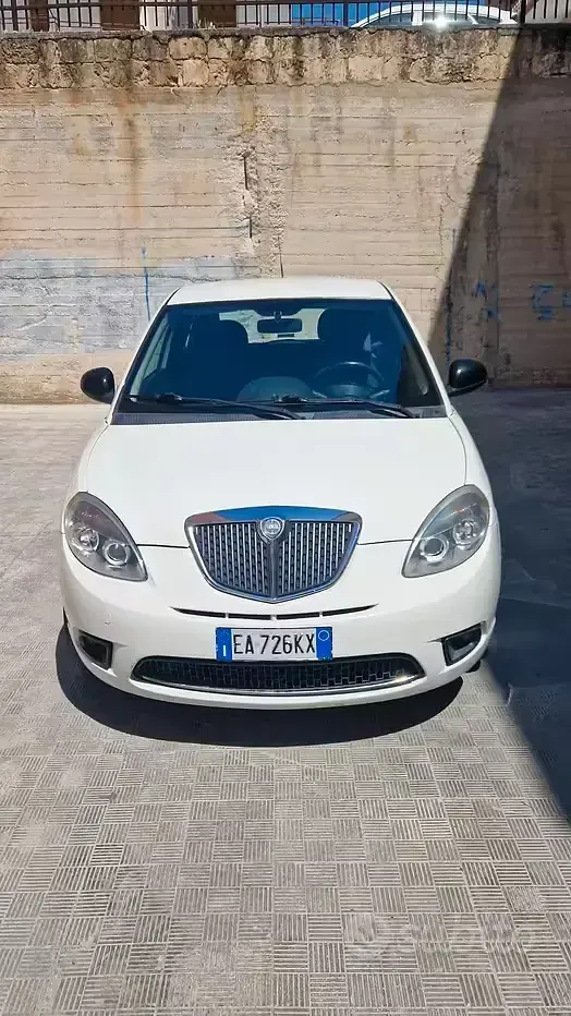 Usata Lancia Ypsilon 75 CV (55 kW) 2011 Bianco Utilitaria
