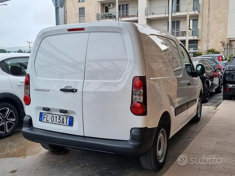 Usata Peugeot Partner 75 CV (55 kW) 2017 Bianco Monovolume