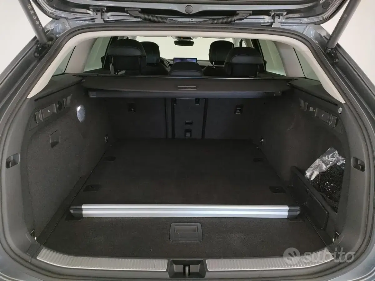 Usata Skoda Superb Style 150 CV (110 kW) 2025 Grigio grafite Station wagon