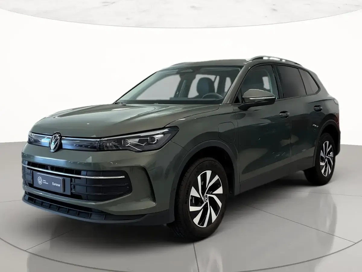 Usata VW Tiguan Life 204 CV (150 kW) 2025 Velvet green metallizzato SUV