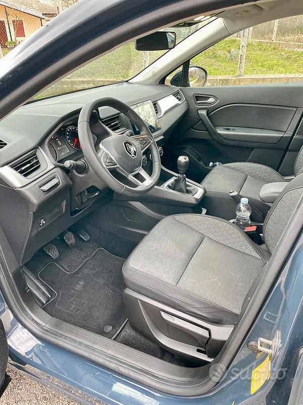 Usata Renault Captur 100 CV (73 kW) 2023 Blu SUV