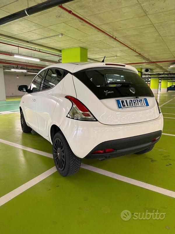 Usata Lancia Ypsilon 80 CV (58 kW) 2014 Bianco Utilitaria