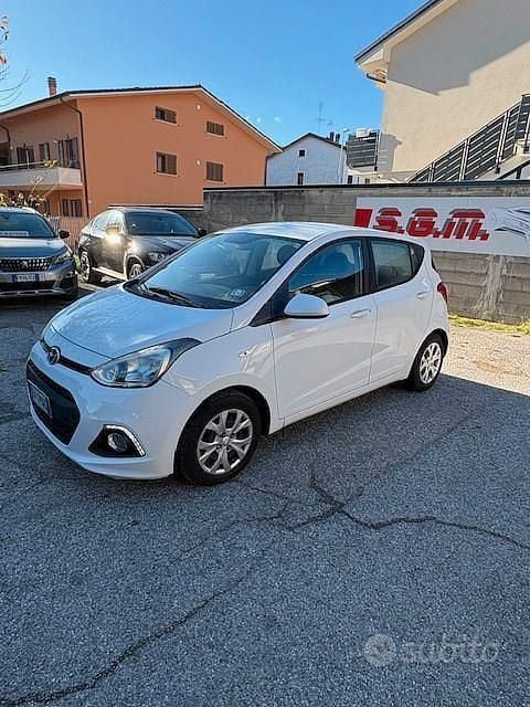Usata Hyundai i10 67 CV (49 kW) 2014 Bianco Utilitaria
