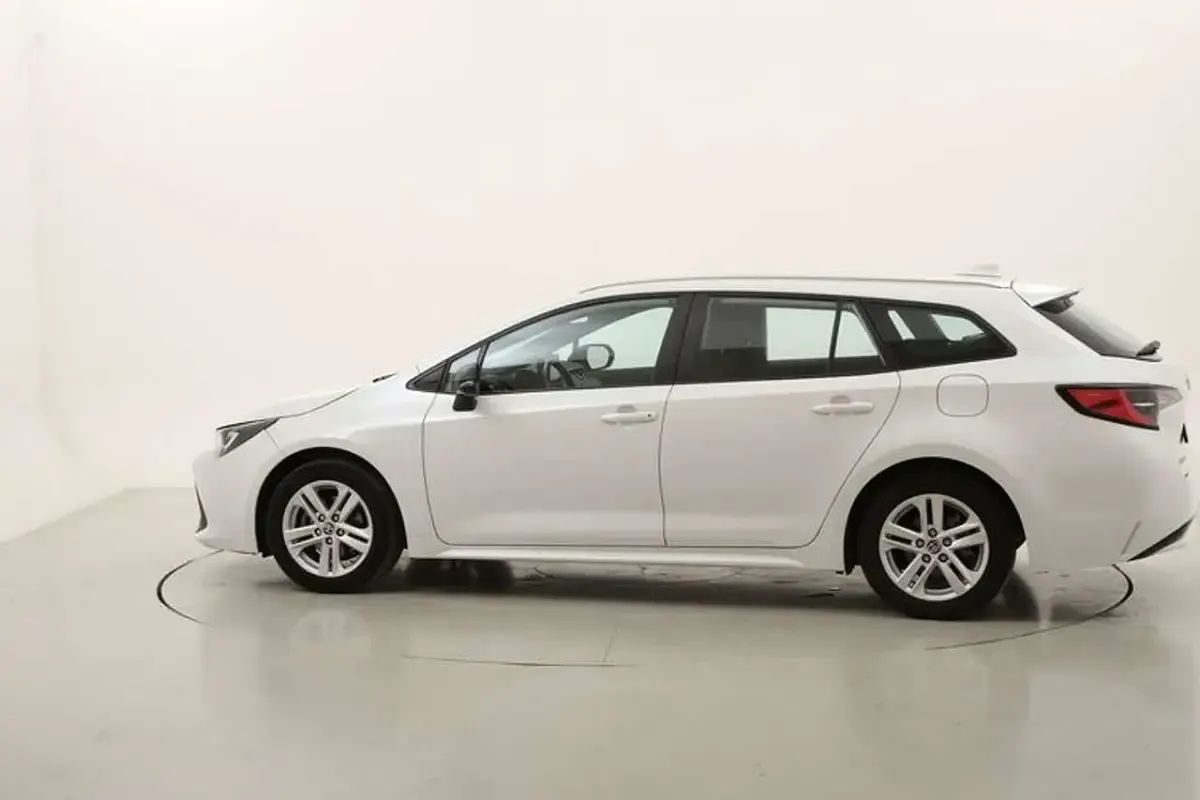 Usata Toyota Corolla Business Edition 122 CV (89 kW) 2022 Bianco Station wagon