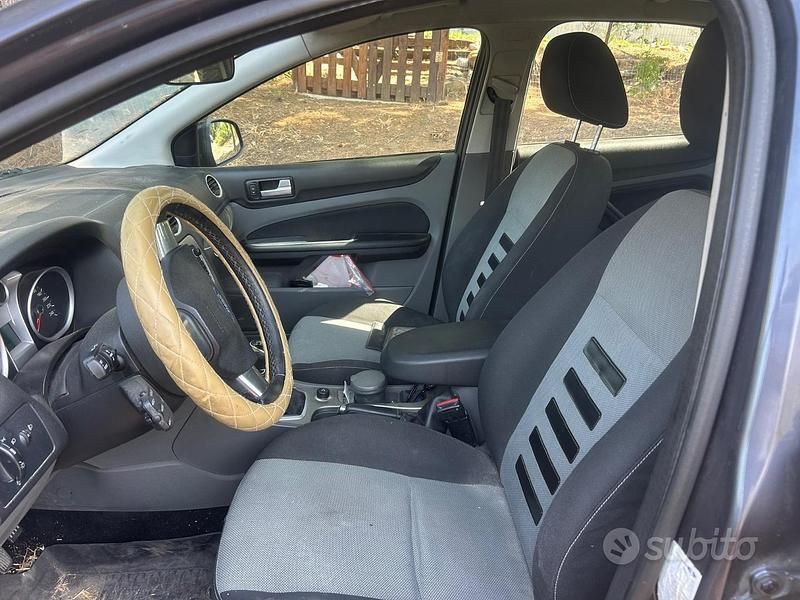 Usata Ford Focus 90 CV (66 kW) 2010 Grigio Berlina