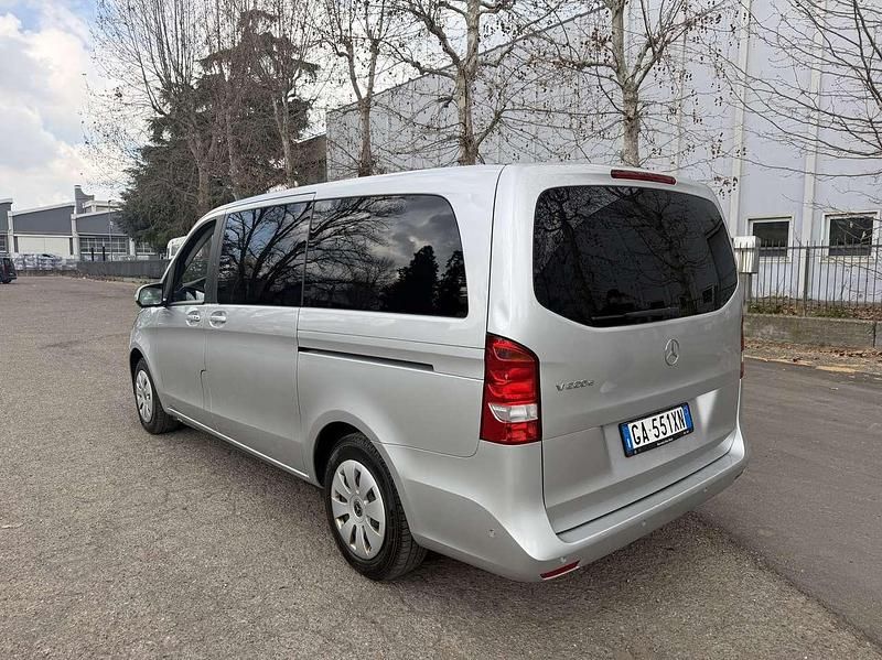 Usata Mercedes V220 163 CV (119 kW) 2020 Argento Monovolume