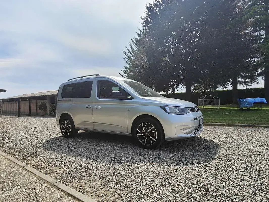 Usata VW Caddy 122 CV (89 kW) 2021 Grigio Monovolume