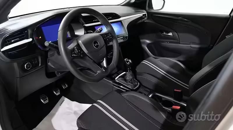 Usata Opel Corsa 101 CV (74 kW) 2024 Bianco Utilitaria