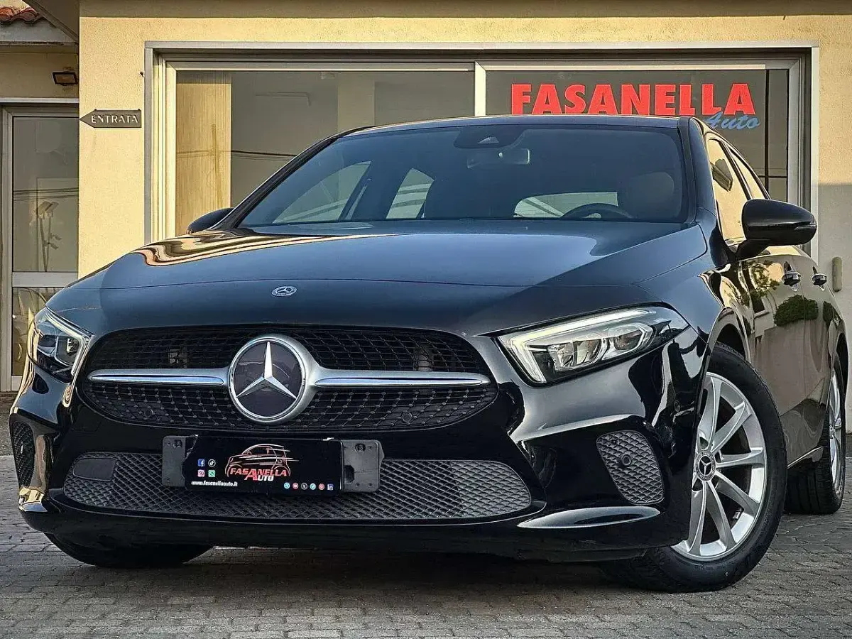Usata Mercedes A180 116 CV (85 kW) 2019 Nero Berlina