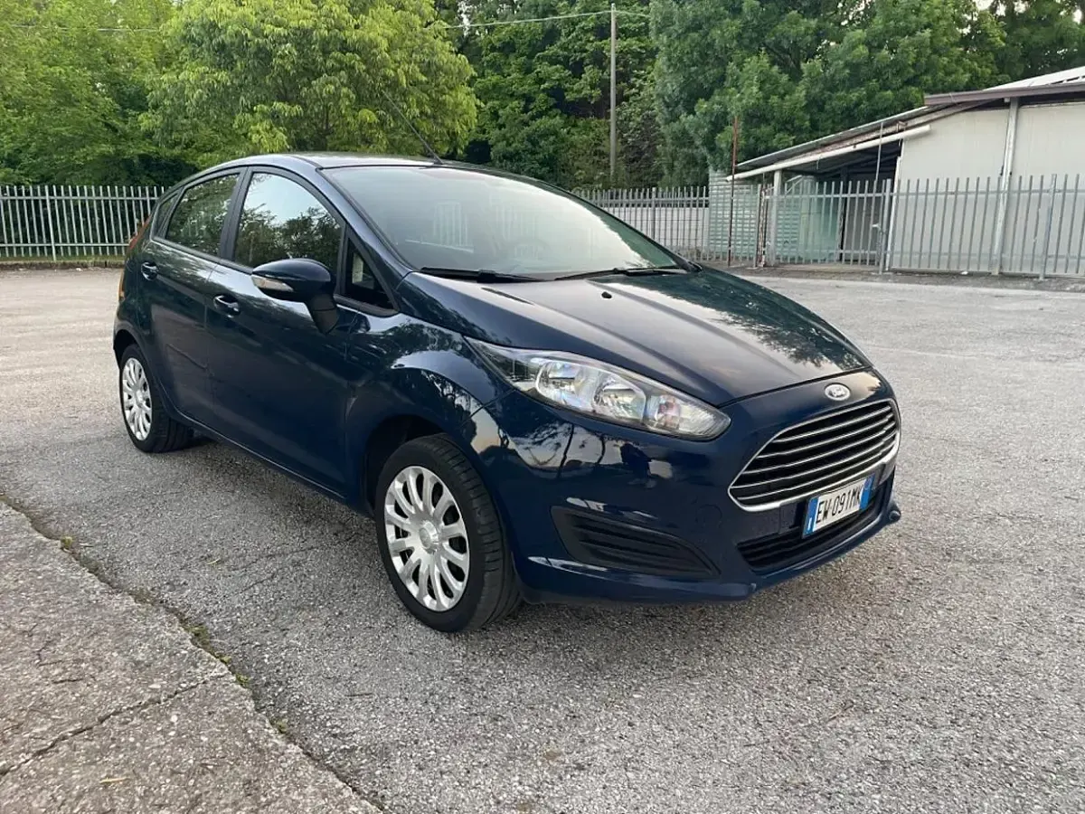 Second-hand Ford Fiesta Titanium 80 CP (58 kW) 2014 Albastru Hatchback