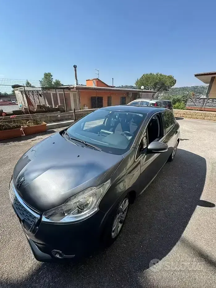 Usata Peugeot 208 68 CV (50 kW) 2013 Grigio Utilitaria