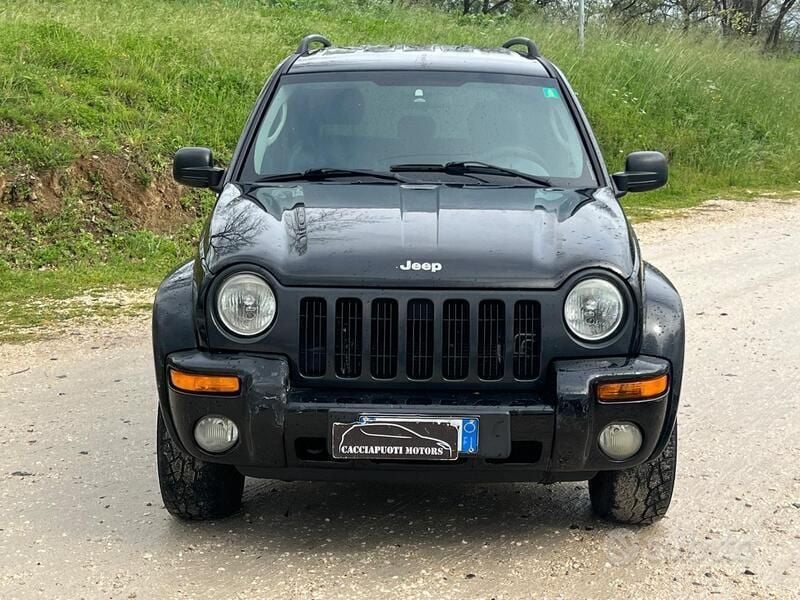Usata Jeep Cherokee Limited 150 CV (110 kW) 2004 Nero SUV